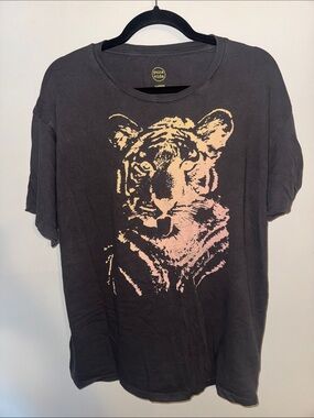 Pura Vida Black/Dark Gray Tee with Pink-Gold Tiger Print